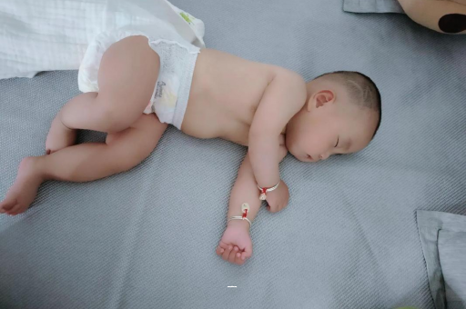 天长宝宝脚心出汗怎么回事